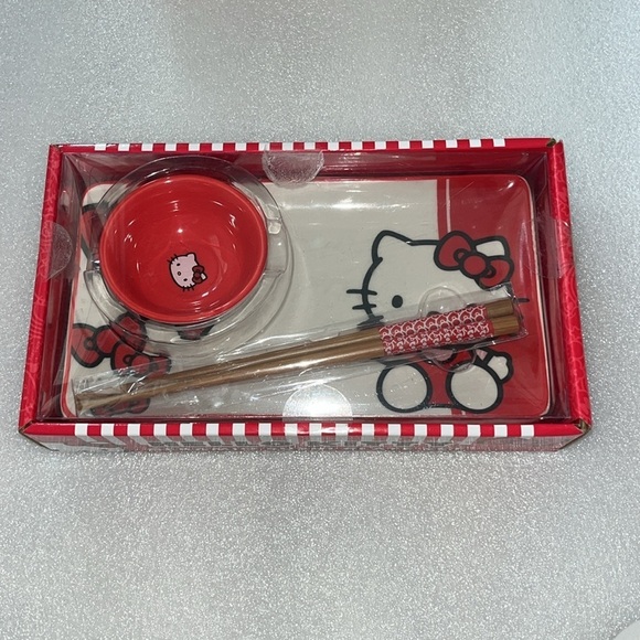 ๐ Hello Kitty Sushi Plate Set Throw Blanket and Mug Bundle Red White - Picture 9 of 12